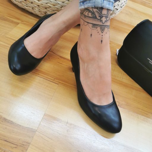 TAMARIS kis sarkas fekete pumps