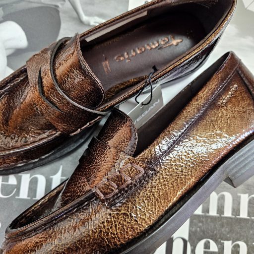 TAMARIS trendi csokibarna fényes loafer 