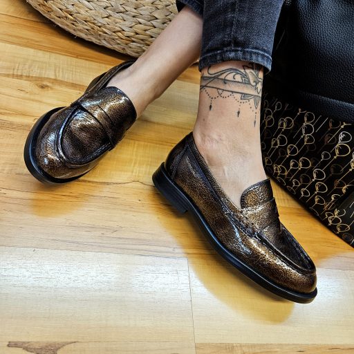 TAMARIS trendi csokibarna fényes loafer 
