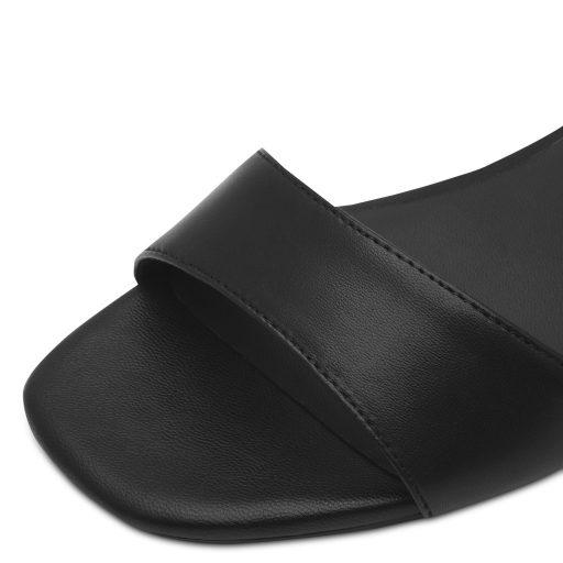 TAMARIS kis sarkas láncos extra fekete szandál