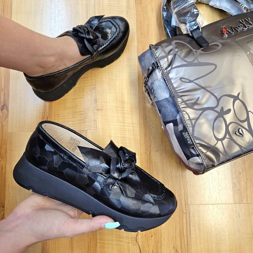 TUTTO BENE SCARPE platform talpas fénylő fekete slip-on