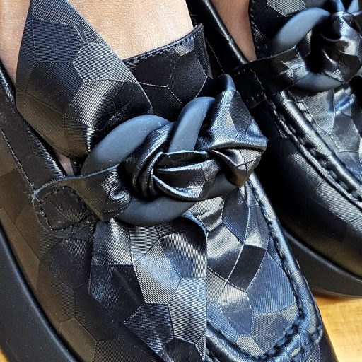 TUTTO BENE SCARPE platform talpas fénylő fekete slip-on