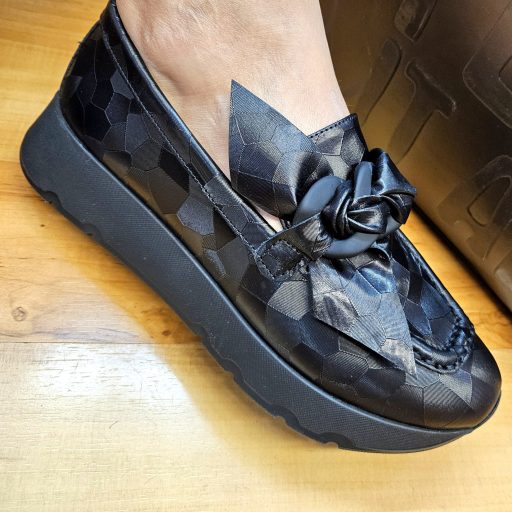 TUTTO BENE SCARPE platform talpas fénylő fekete slip-on