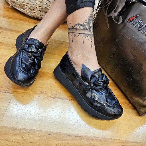 TUTTO BENE SCARPE platform talpas fénylő fekete slip-on