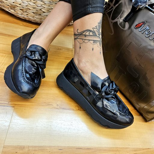 TUTTO BENE SCARPE platform talpas fénylő fekete slip-on