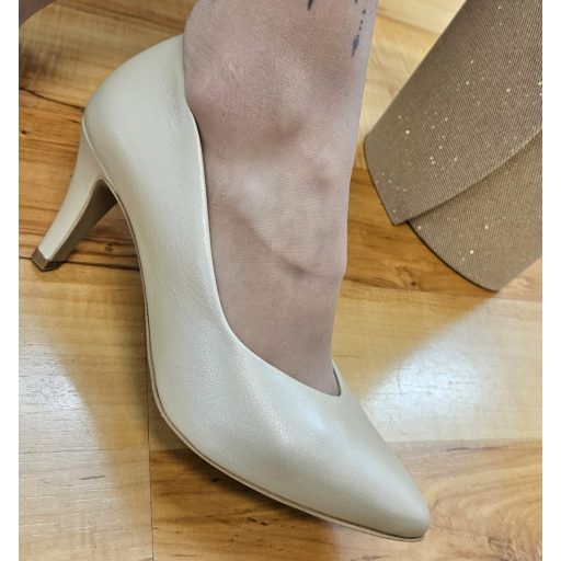 ESKA gyönyörű fényes bézs pumps