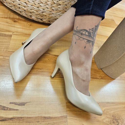 ESKA gyönyörű fényes bézs pumps