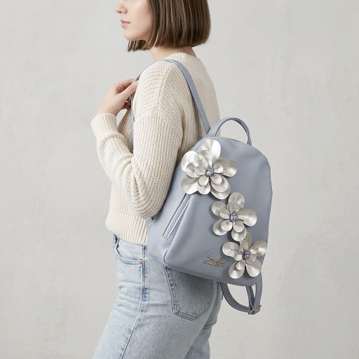 Zellia hátitáska ezüst virágos világoskék 