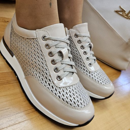 ESKA emelt talpú trendi lyukacsos bézs magasfényű sneaker 