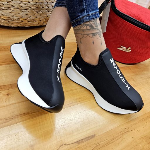 MAYO CHIX extra trendi fekete-fehér slip-on