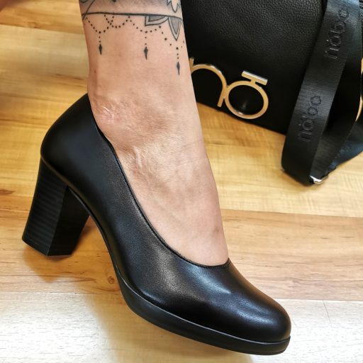 JANA vastag sarkú fekete pumps
