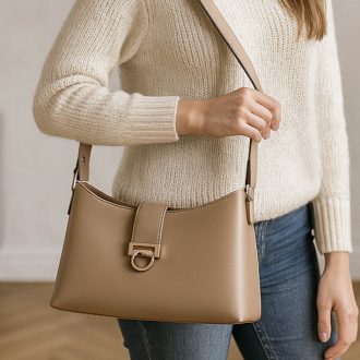   DAVID JONES váll,- és oldaltáska különleges csatos elegáns mogyoróbarna