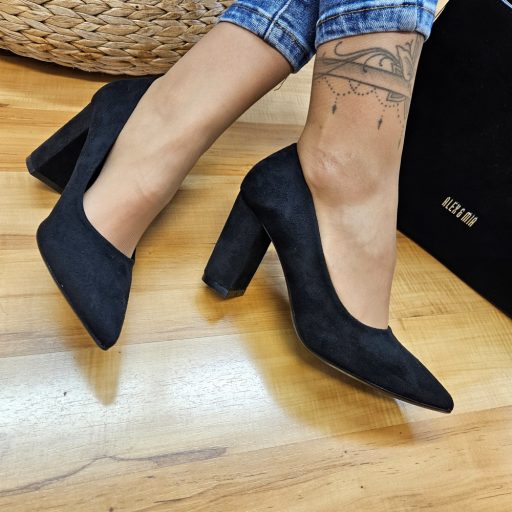 Sea vastag sarkú fekete velúr pumps