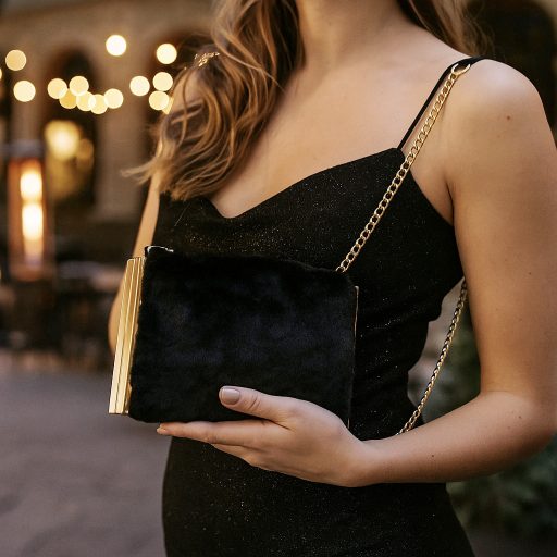 Oldaltáska elegáns fekete szőrmés 